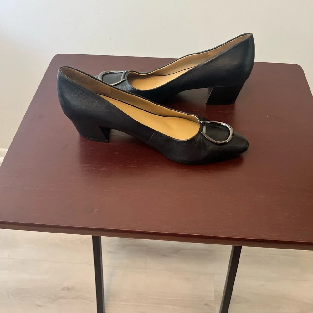 Naturalizer Caprice Black Leather Block Heel Pumps Size 8.5 Classic Staple Work